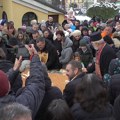 Tri zlatnika u česnici ispred crkve Svetog Đorđa (VIDEO)