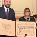 Predsednica Pokrajinske vlade Maja Gojković nagrađena Poveljom časti Sremskih Karlovaca – grad tradicije i budućnosti