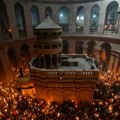 Veliki broj vernika okupio se da dočeka spuštanje Blagodetnog ognja u Hramu Svetog groba