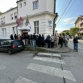 VELIKO INTERESOVANJE ZA GLASANJE U LESKOVCU: REDOVI DO 20 METARA