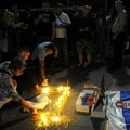 Građani pale sveće ispred Hrama Svetog Save za Srbe poginule u Banjskoj (FOTO)