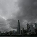 Približava se oluja Koinu, u Hongkongu zatvorene prodavnice, škole, otkazani letovi