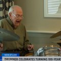 Редовно вежба и пази на исхрану Дека прославио 100. рођендан уз бубњеве, па открио тајну младости (видео)