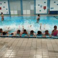 Besplatna škola plivanja: 600 mališana stiče veštine u zatvorenim bazenima “Čaira”