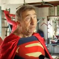 "Užički Supermen" napravio pometnju u 4 ujutro u Parizu: Ispred Ajfelovog tornja uradio nešto što je strogo zabranjeno…