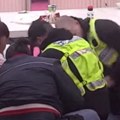 Jezive scene u "eliti": Gastoz lomi sve pred sobom, vrišti i baca se po podu, obezbeđenje ga jedva savladalo (video)