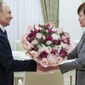 Putin rasplakao udovicu japanskog premijera; Iskupio se jednom vožnom u "Aurusu" FOTO/VIDEO