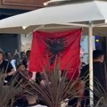 Nova.rs u Tirani: Otkrivamo kakva je atmosfera, navijači Albanije provociraju UČK zastavama VIDEO