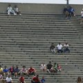 Milion navijača na polupraznim stadionima