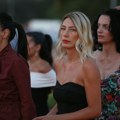 Ana Stanić sa koleginicom bila na protestu 5. oktobra: Pevačica podelila fotku staru 25 godina (FOTO)