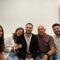 Prve slike alona ohela sa porodicom: Majka ga grli, kamere zabeležile prvi susret posle dve godine pakla (foto)