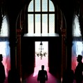 Peter Mađar se "skockao" za polaganje zakletve: Pogledajte trenutak kad stiže u Skupštinu