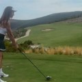 Marija Karan bodrila Novaka Đokovića na Vimbldonu, a sad se oglasila sa golf terena i raspalila maštu: Glumica u miniću…
