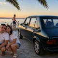 Džipove niko i ne gleda! Porodica iz Bujanovca stigla u Grčku "stojadinom", deca oduševljena: "Idemo zastavicom"