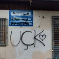 Ispisani grafiti sa pretećim porukama na ambulanti u selu Suvi Do na KiM