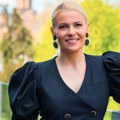 Vatreno crveni karmin i savršena haljina: Partnerka Ane Brnabić zasenila svojom pojavom na Prajdu (FOTO)