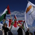 Protest na Kipru protiv upotrebe britanskih baza u ratu u Gazi