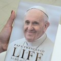 Papa Franja odlučio da ispriča svoju životnu priču