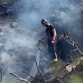 Bukti požar kod Splita! Sve je planulo nakon udara munja: Na teren pristižu kanaderi i vatrogasci iz cele Hrvatske (foto)