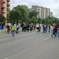 Maturanti započeli četvoročasovnu blokadu Bulevara cara Lazara u Novom Sadu