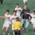 Skandal! Sudija se tukao sa celom ekipom maloletnih fudbalera! (video)