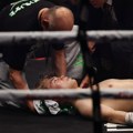 VIDEO Brutalno nokautiran, obrisao mu šest nedelja sećanja: Borba za šampiona sveta ostala u senci povrede