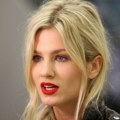 Nevena Božović pomera modne granice: Da li vam se dopada kako je obuću uklopila uz ovu haljinu? FOTO