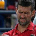 "Da li je ovo više moguće": Novak samo seo i tražio pomoć, bolna grimasa sve govori
