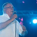 Halid otpevao „Romaniju“ devojci bolesnoj od raka: Društvenim mrežama se širi potresan snimak (VIDEO)