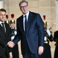 Vučić stigao u Pariz, priređen mu doček ispred Jelisejske palate