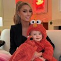 Sina Paris Hilton nemilosrdno vređali na mrežama: Ona zarežala ko lavica, a sad podelila prazničnu idilu (foto)