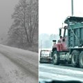 Sneg, led i magla otežavaju saobraćaj: Na više putnih pravaca opasnost od poledice, ekipe putarskih preduzeća 24 sata na terenu…