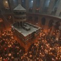 Veliki broj vernika na ceremoniji spuštanja Blagodatnog ognja u Jerusalimu