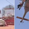 Američka mornarica pogodila indijski brod? Drama kod Omana, izvedena dramatična akcija spasavanja (video)