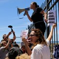 Nastavljaju se protesti u Albaniji: Demonstranti srušili ogradu oko gradilišta odmarališta Džareda Kušnera