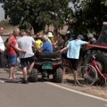 Protest ratara na putu Zrenjanin-Novi Sad, nezadovoljni otkupnom cenom suncokreta