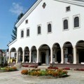 VAŠA PISMA! M.S. Molim vas postavite rukohvate i rampre za ulaz u Crkvu u Tija Bari! Ja sam osoba sa invaliditetom! Ima nas…