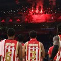 Delije bakljadom u Areni pozdravile igrače posle poraza Zvezde od Žalgirisa u Evroligi