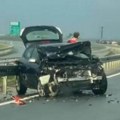 Težak udes na auto-putu Miloš Veliki: Automobil totalno uništen (video)