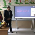 Osnovci na Kosovu dobili pametne table i lopte: Donacija "Telekoma Srbija" na inicijativu predsednika Aleksandra Vučića…