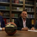 "Košarkaška legenda... Dobro nam došao!" Željko Rebrača novi član Srpske napredne stranke (foto)