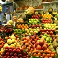 Voće i povrće skuplji i do 50 odsto u odnosu na prošlu godinu, pojeftinila samo jedna namirnica
