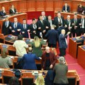 Neredi u albanskoj skupštini: Opozicionari pokušali da se probiju do Rame