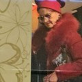 (Video) Danica Ristovski zamaskirana u šoping centru: Crvena bunda sa perjanom kragnom, naočare za sunce i kapa na glavi -…