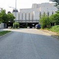 Ulaz u garažu kod SNP-a sutra se privremeno izmešta