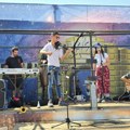 Džez i među tezgama. Održan koncert Nišvila na buvljaku