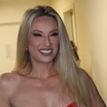 Rada manojlović sva u zlatu: Šlic nikad dublji, grudi na izvol'te, dobila 50 evra na tezgi, maše novčanicom (foto)