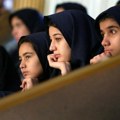 U zemlji sa preko 300.000 Srba usvojena zabrana nošenja marama u školama