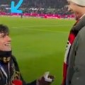 Fudbalski sudija zaprosio dečka pred 50.000 ljudi, pa dobio batine