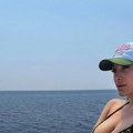 Луна Ђогани једва обуздала силиконе: Заробљена са Марком на Малдивима, за Србију нема летова, а ево како се башкаре -…